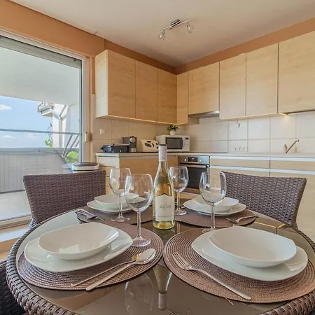 Daire Lakeside Panorama Penthouse W Jacuzzi & Ac By Nw