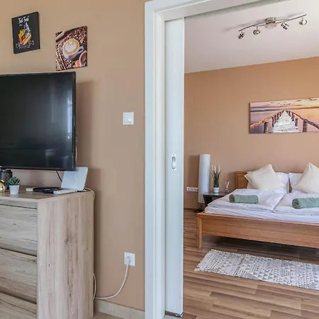 Lakeside Panorama Penthouse W Jacuzzi & Ac By Nw Daire Siofok