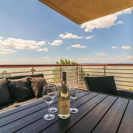Daire Lakeside Panorama Penthouse W Jacuzzi & Ac By Nw
